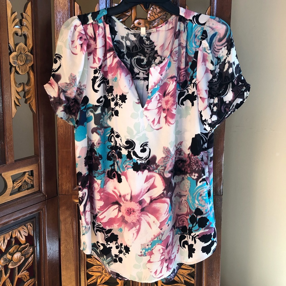 Daniel Rainn Floral Print Short Sleeve Blouse in White, Pink, Teal, Black